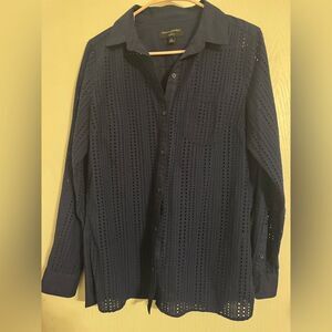 Banana Republic Eyelet Button Up Classic Fit shirt navy blue Size Medium RN54023